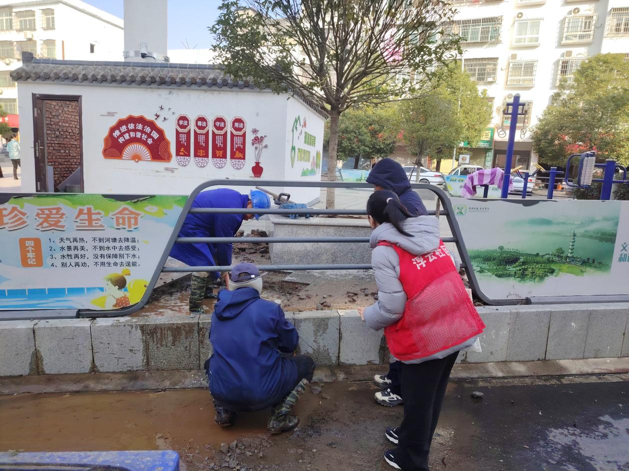 江西奉新：高效处置地下水管破裂问题