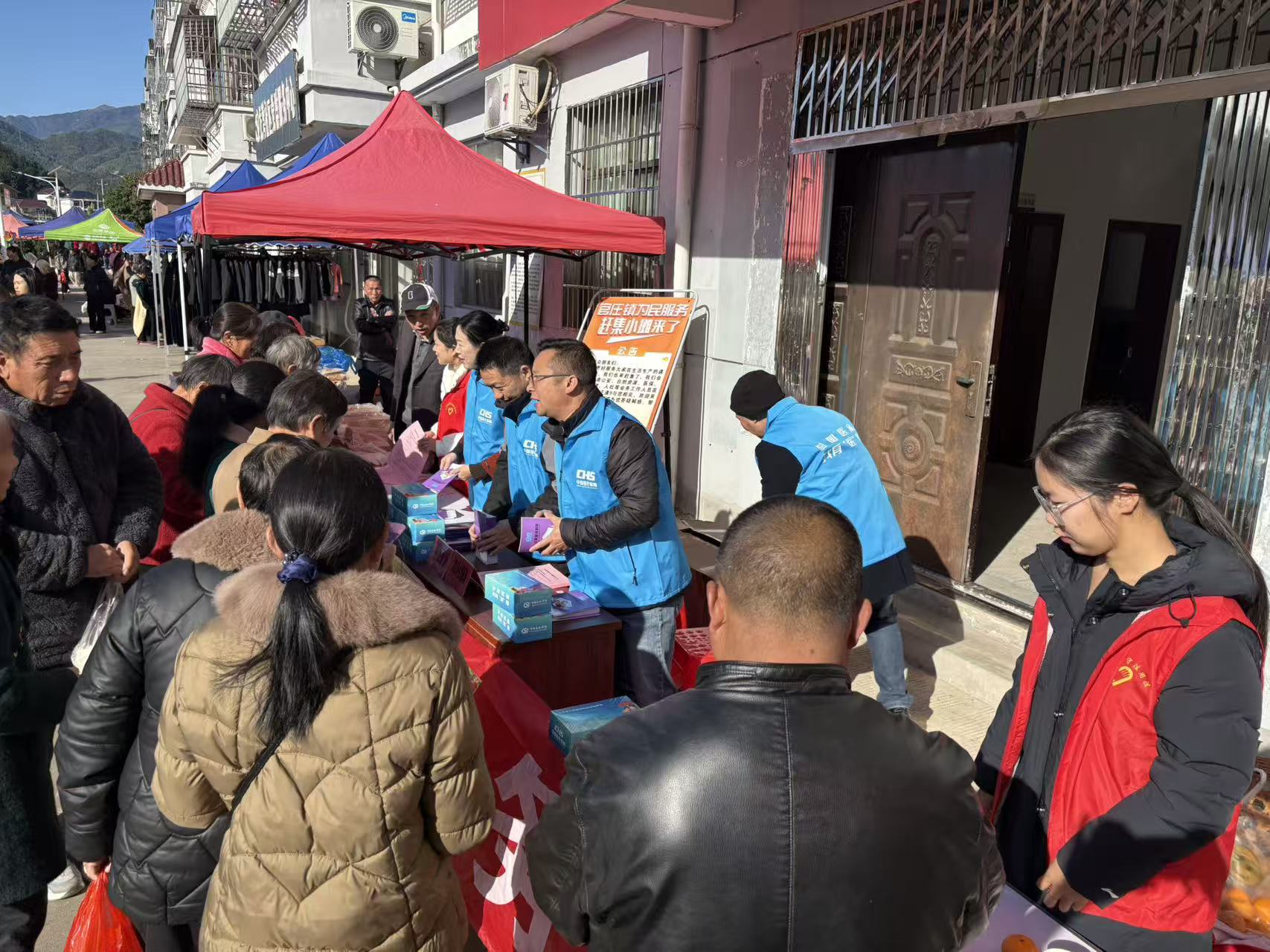 江西靖安：【医保赶集小摊】正式开摊迎客！