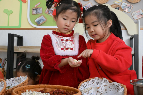 山东青岛即墨：萌娃学民俗 欢乐迎腊八