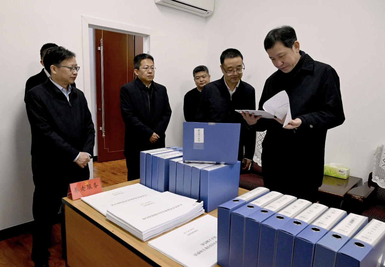 靳国卫在省民政厅调研群众身边不正之风和腐败问题集中整治工作