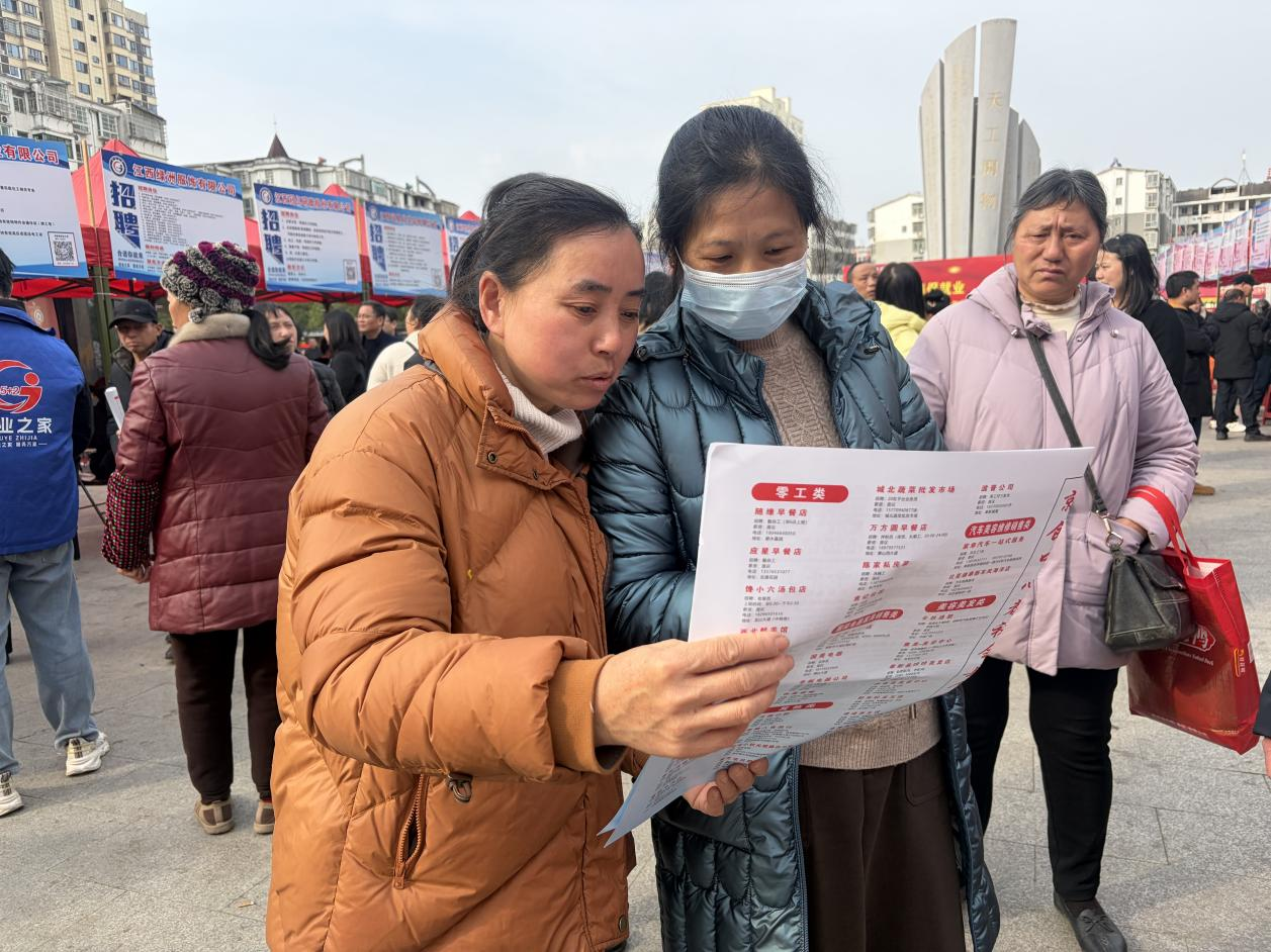 江西奉新：春风送岗进社区