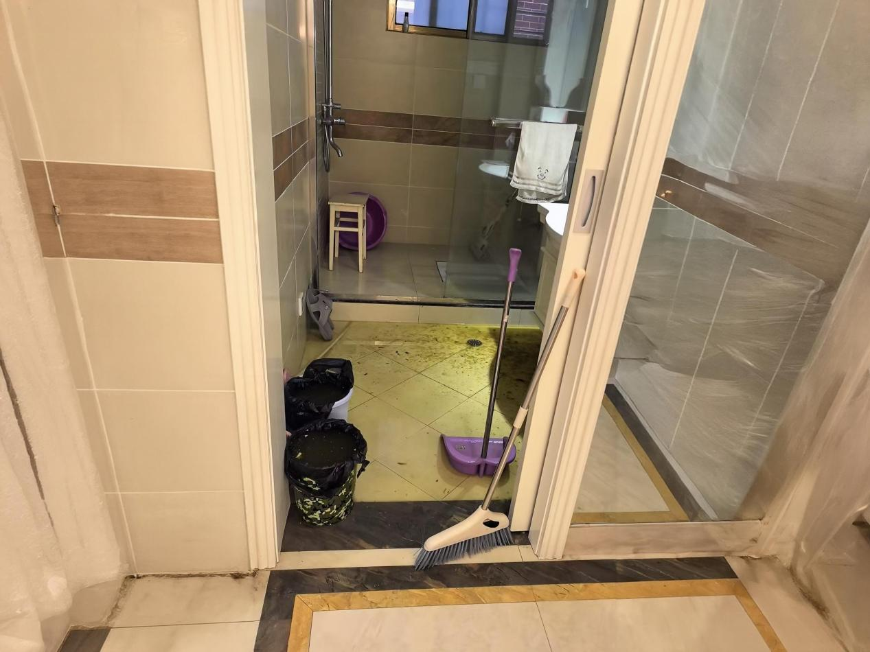 江西奉新：污水外溢“堵”民心，网格员“搭台”解难题