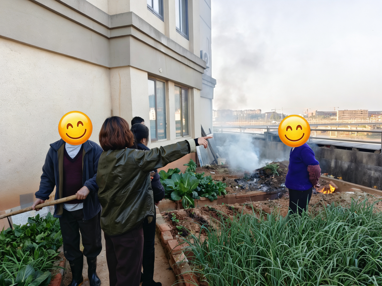 江西奉新：焚烧垃圾隐患大 及时劝阻除险情