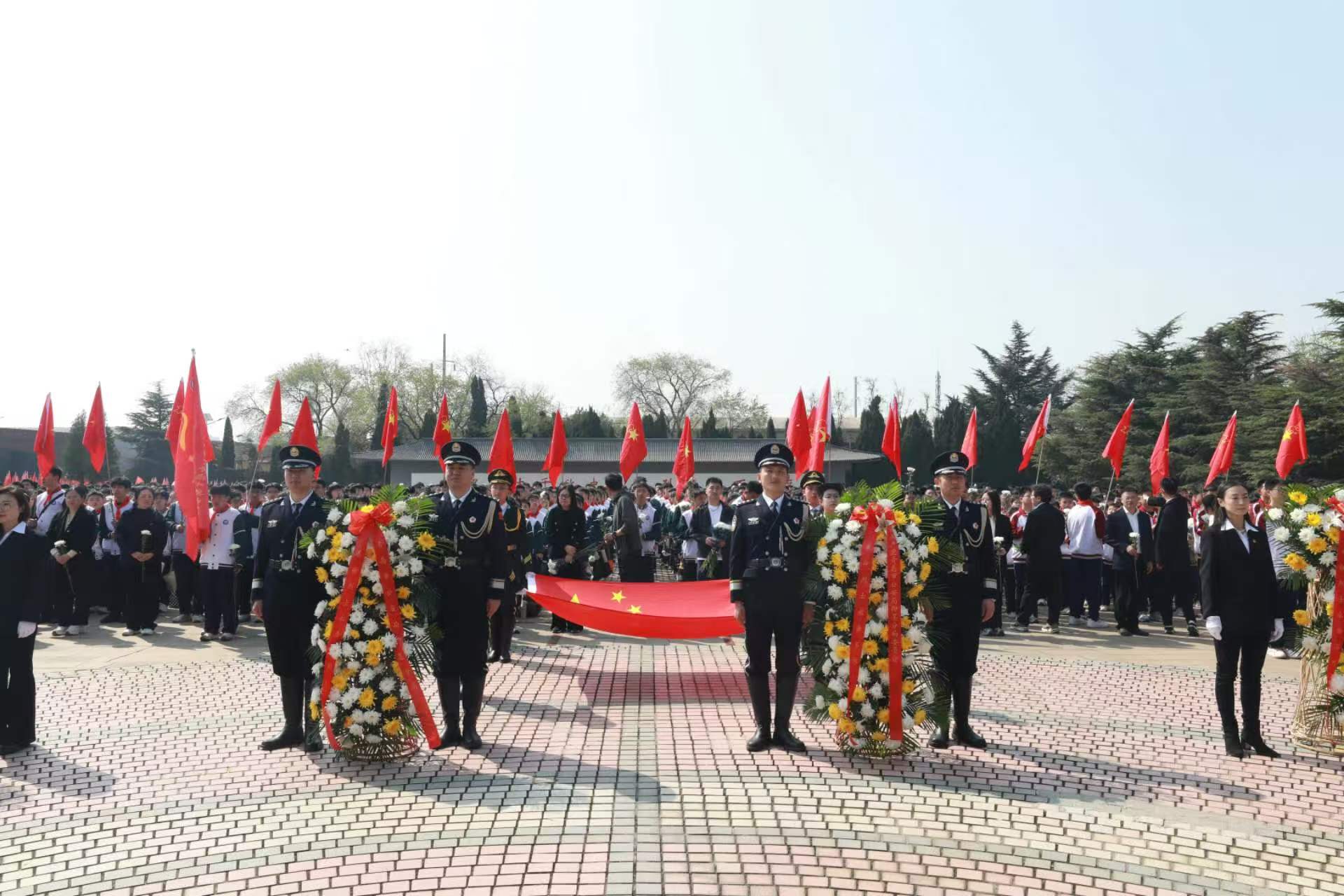 即墨公安举行祭奠英烈活动