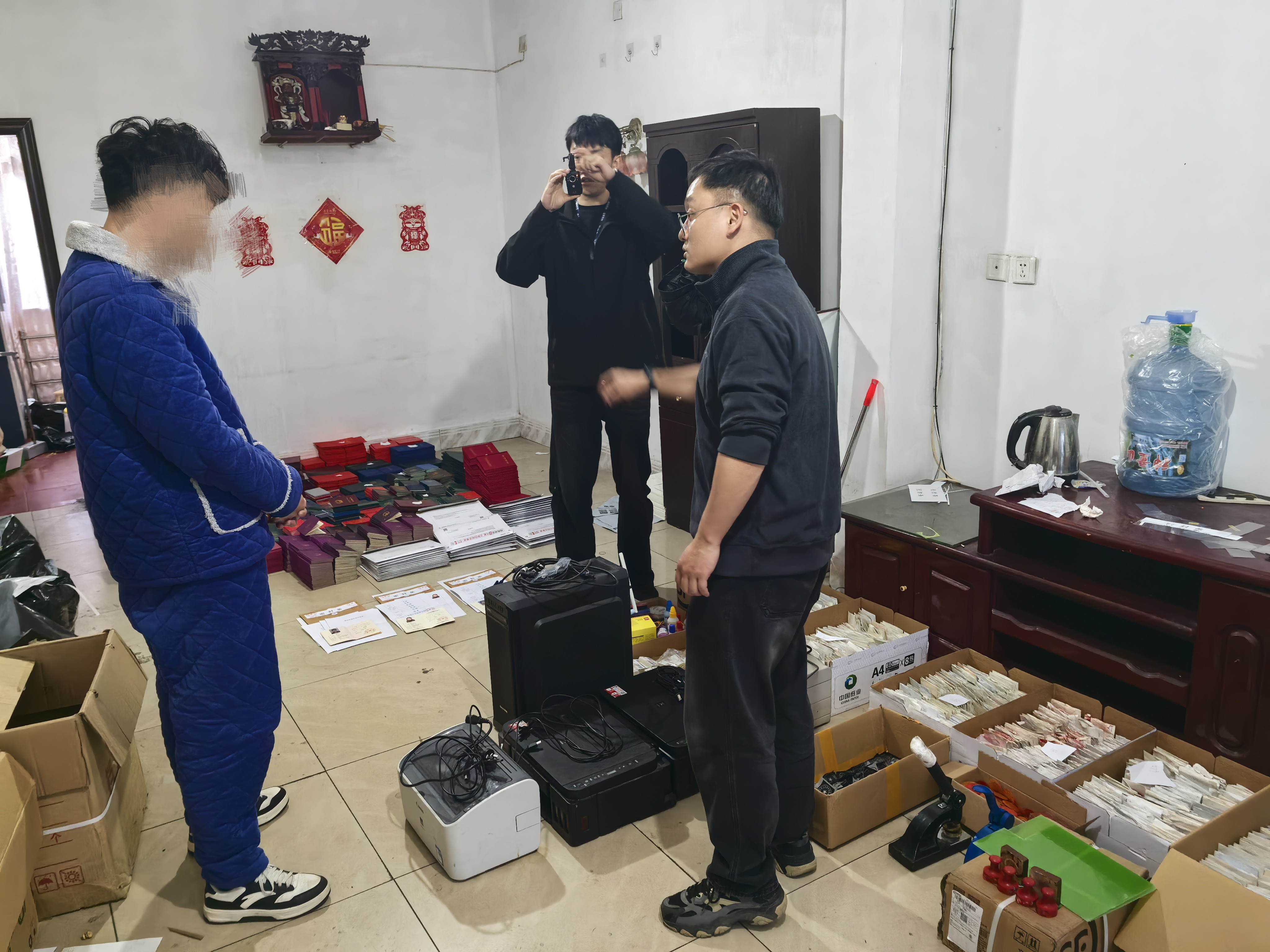 甘肃临夏市公安局成功侦破一起假冒网站制售假证案 涉案金额超百万元