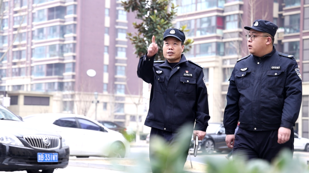 “巨能办”民警巨福州：18 年守巷陌，万家灯火里的平安 “处方”