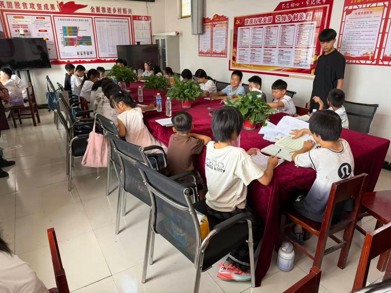 公益课堂润童心  多彩暑期助成长